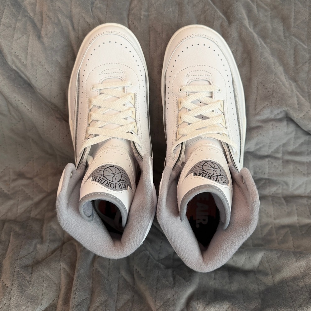 Jordan 2 retro gs
Cement grey
Brand new - Picture 3 of 10